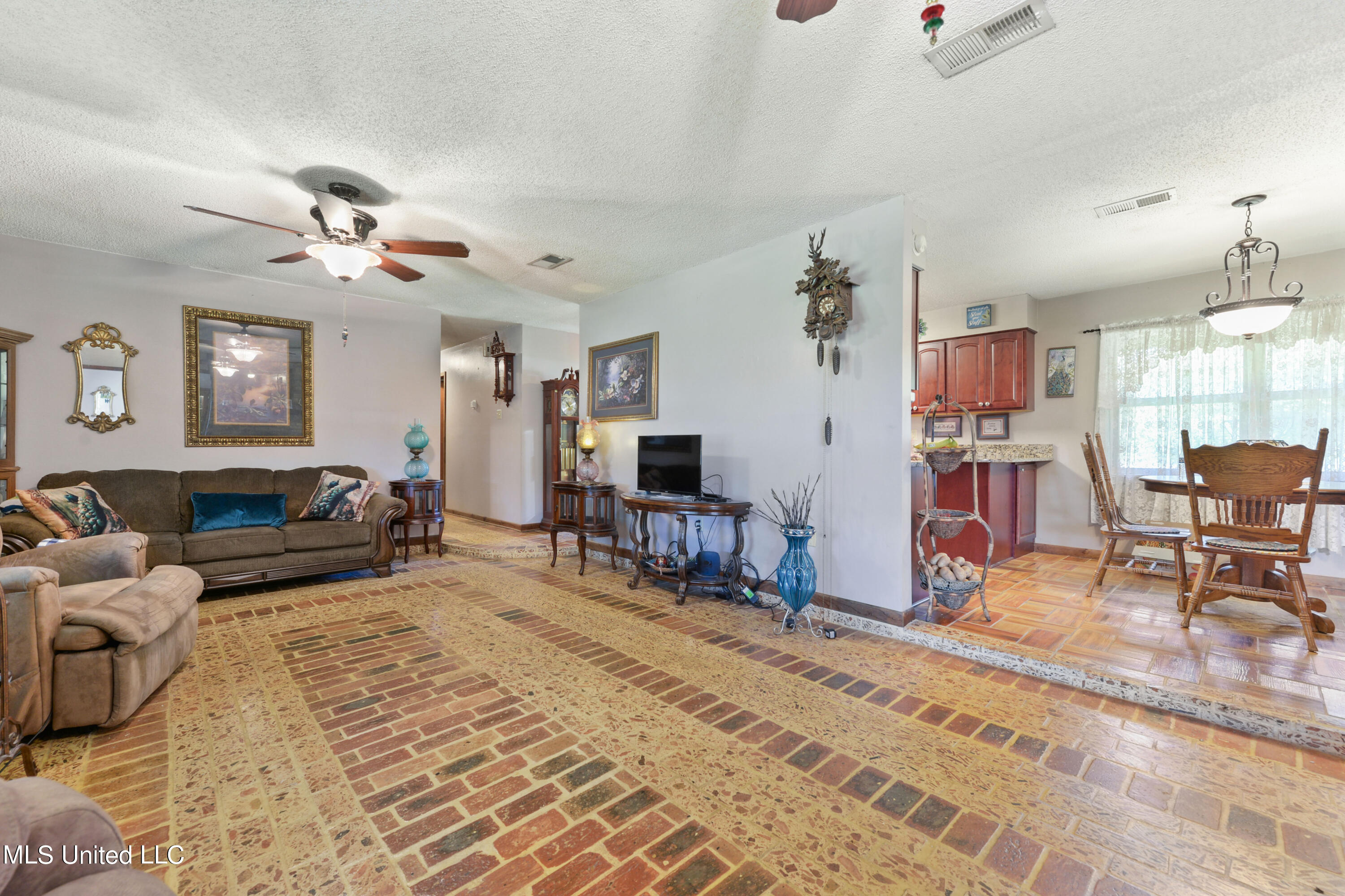 19408 Baria Road Moss Point, MS 39562 - Photo 4 of 40 004