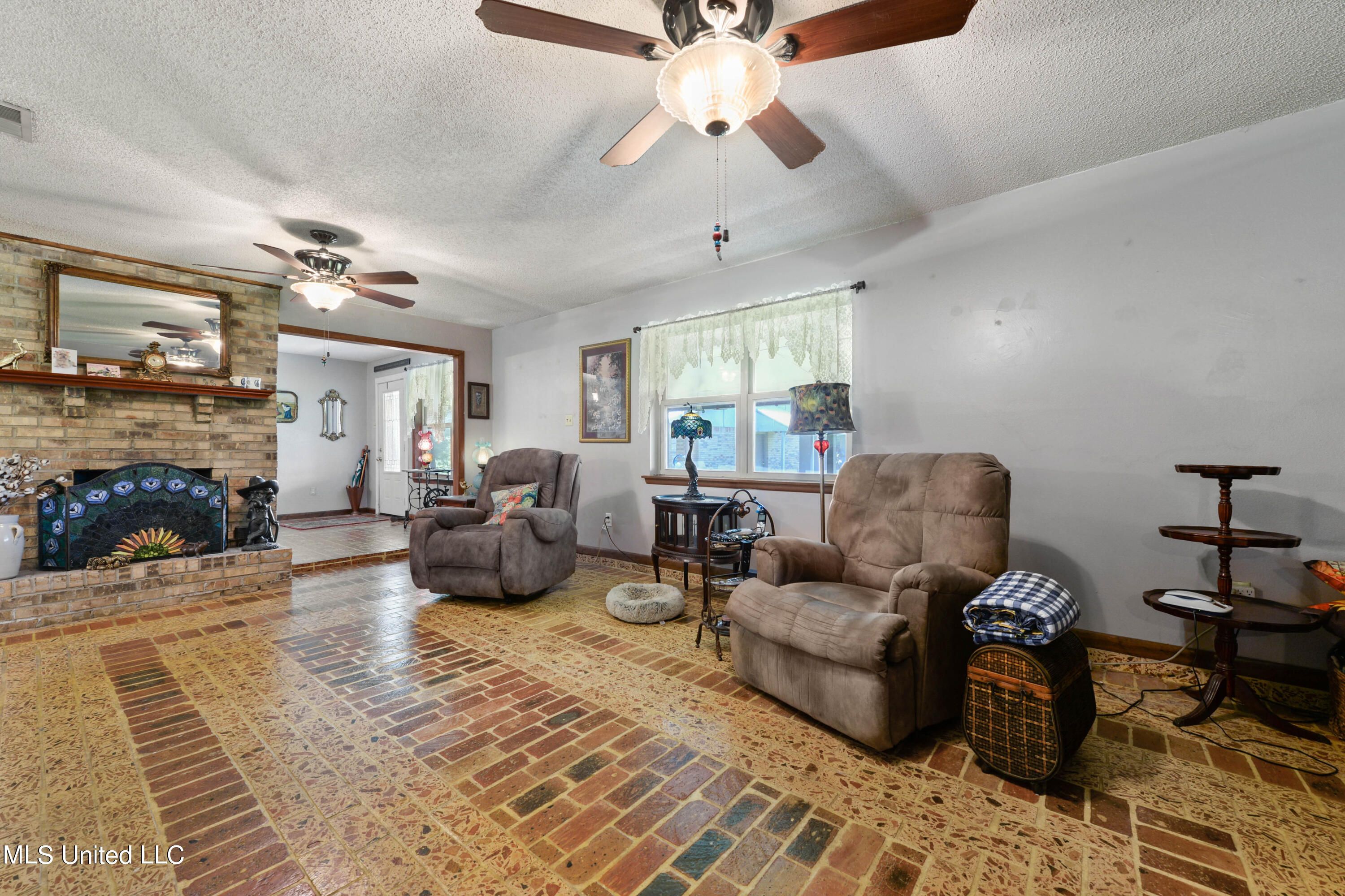 19408 Baria Road Moss Point, MS 39562 - Photo 6 of 40 006