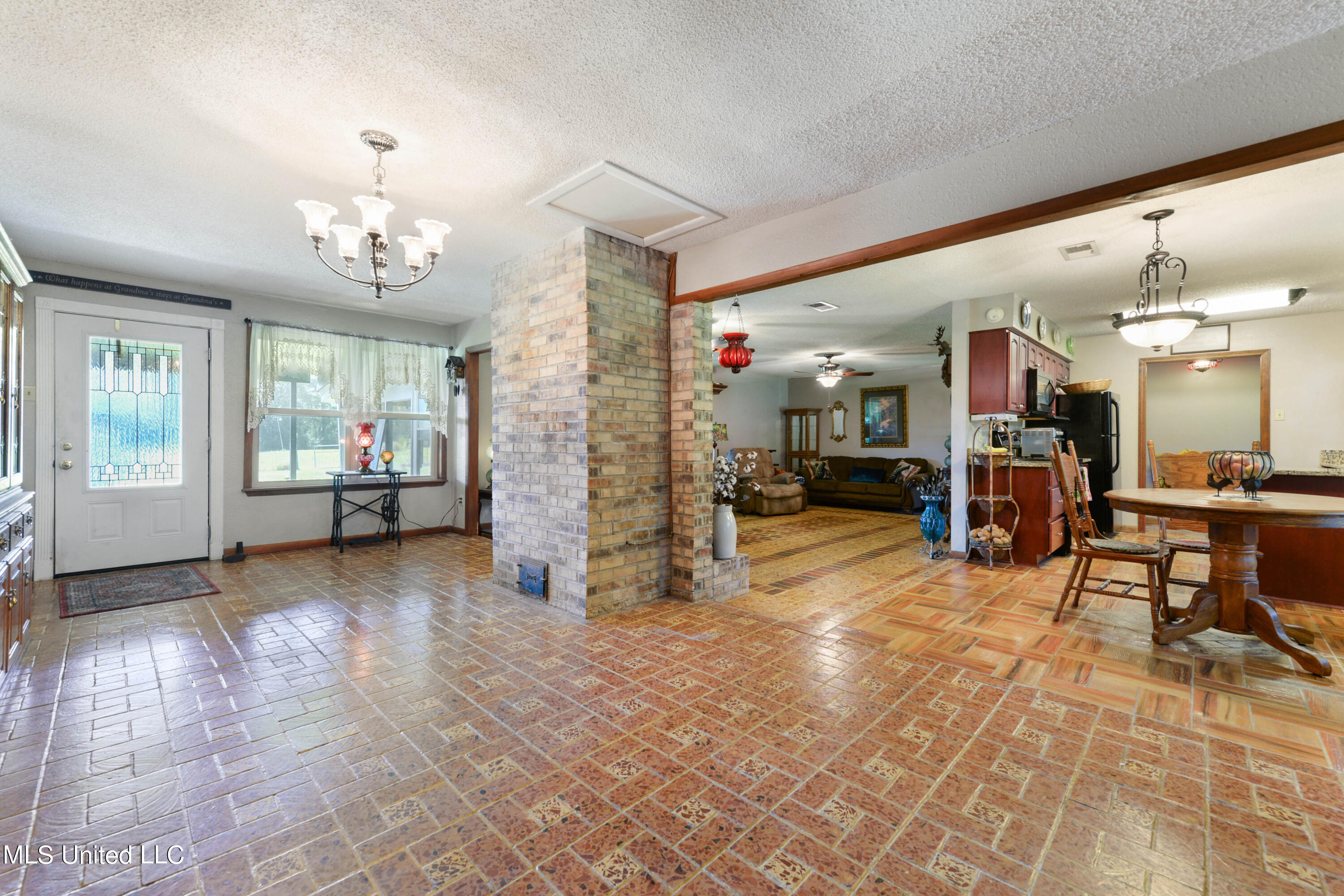 19408 Baria Road Moss Point, MS 39562 - Photo 10 of 40 010
