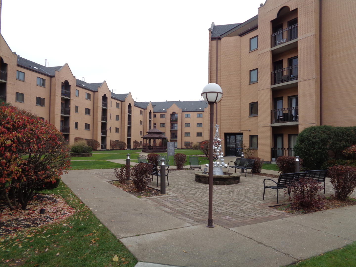 7400 West Lawrence Avenue, Unit 229 Harwood Heights, IL 60706 - Photo 2 of 11