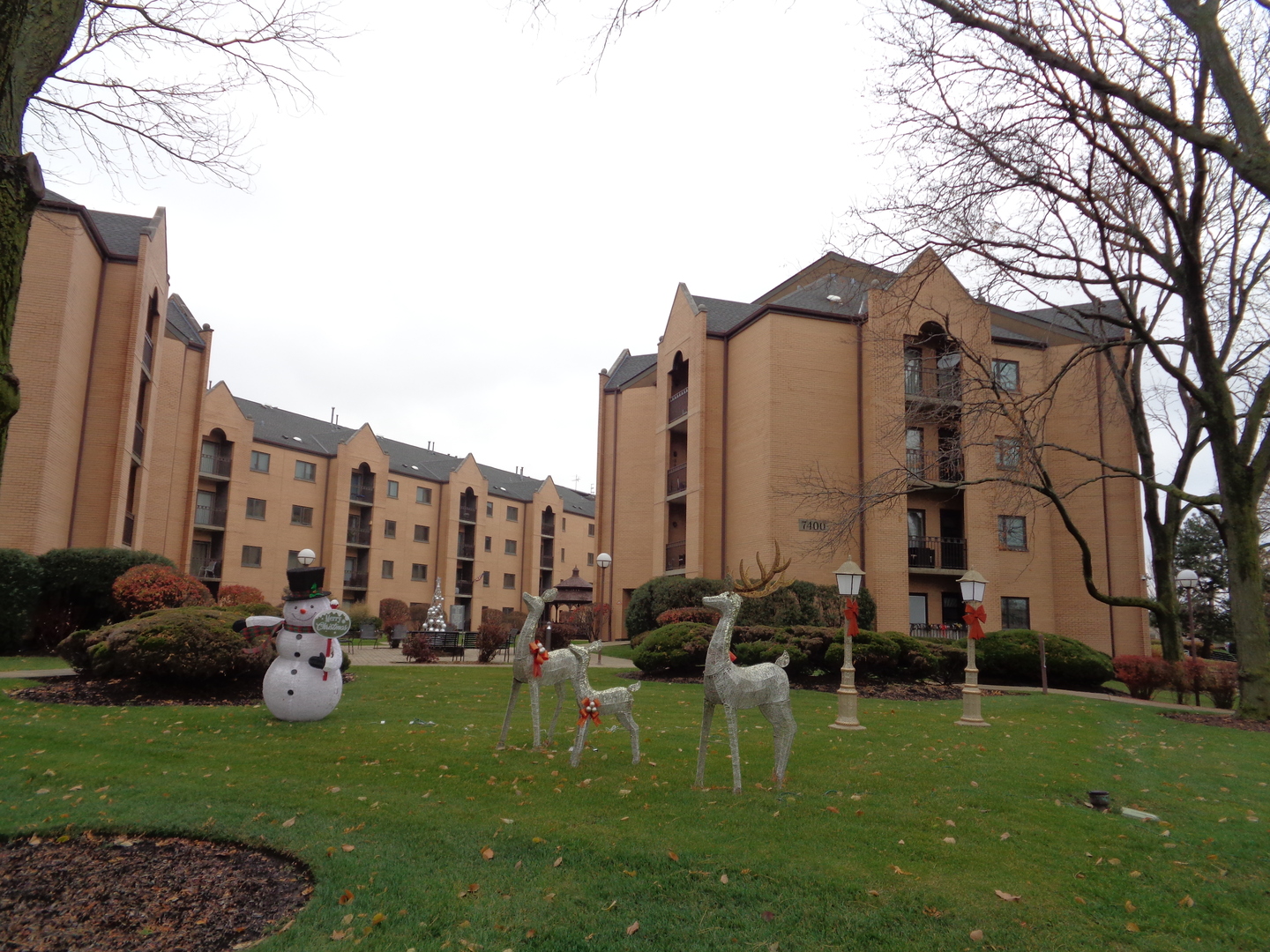 7400 West Lawrence Avenue, Unit 229 Harwood Heights, IL 60706 - Photo 10 of 11