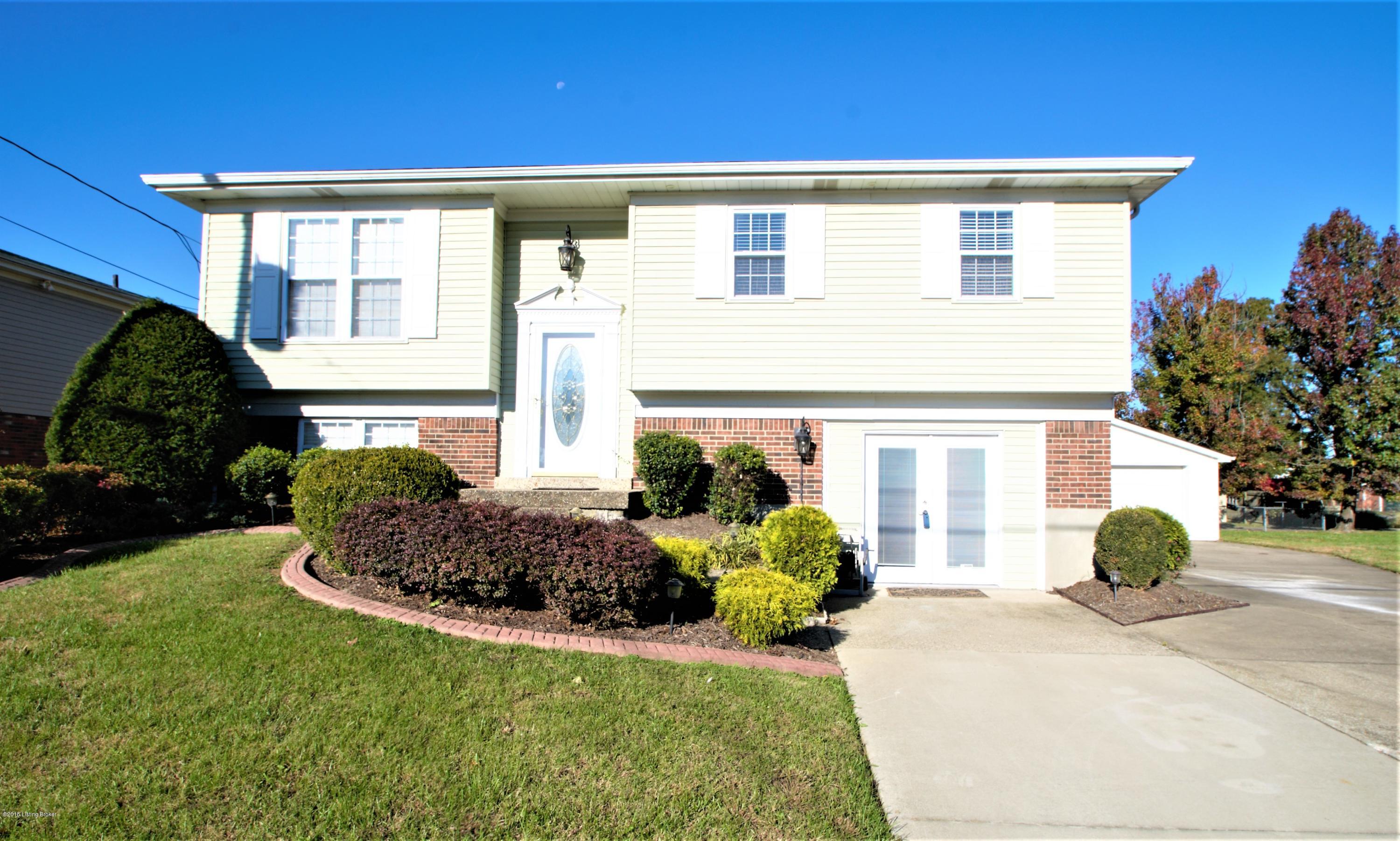 11302 Angelina Road Louisville, KY 40229 - Photo 3 of 37 DSC_1230