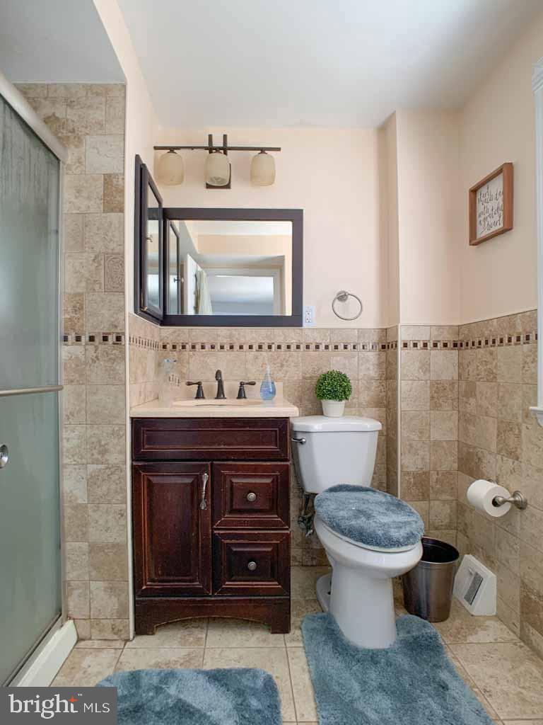 1148 Morefield Road Philadelphia, PA 19115 - Photo 18 of 35 a bathroom with a sink toilet and shower