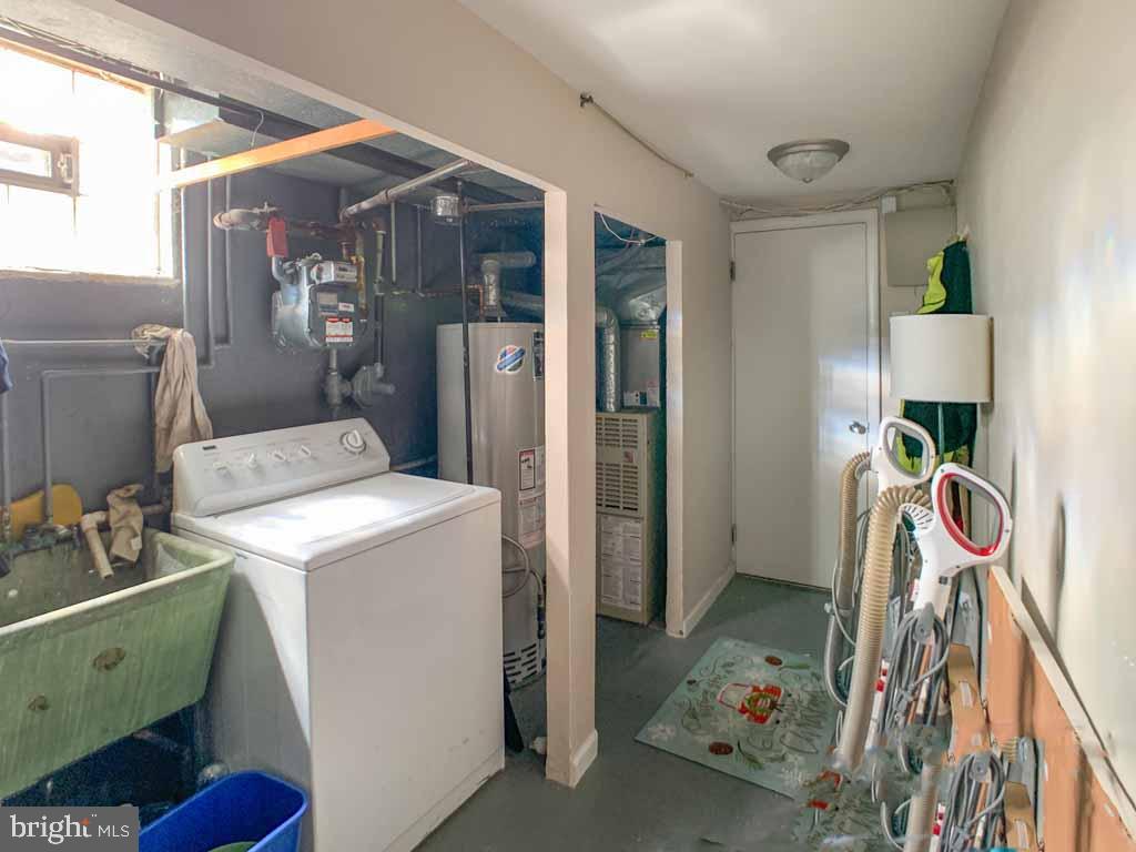 1148 Morefield Road Philadelphia, PA 19115 - Photo 28 of 35 a utility room with dryer and washer