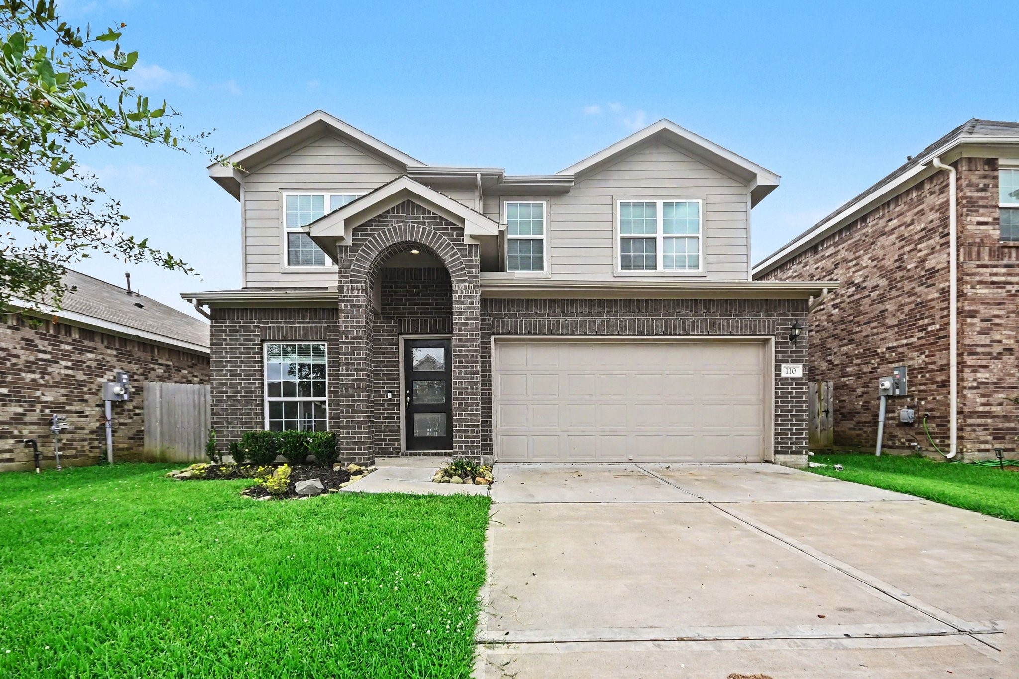 110 Kelly Street Angleton, TX 77515 - Photo 2 of 32