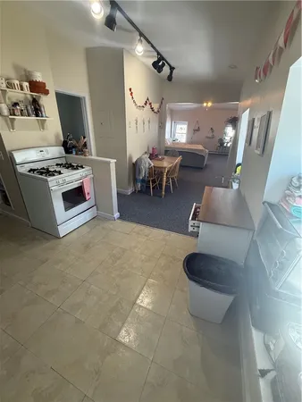 $2,700 | 9 Narragansett Avenue, Unit 3, Newport, RI 02840