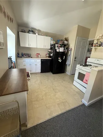 $2,700 | 9 Narragansett Avenue, Unit 3, Newport, RI 02840