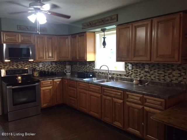 1147 Clarktown Road Bardstown, KY 40004 - Photo 3 of 16 Kitchen