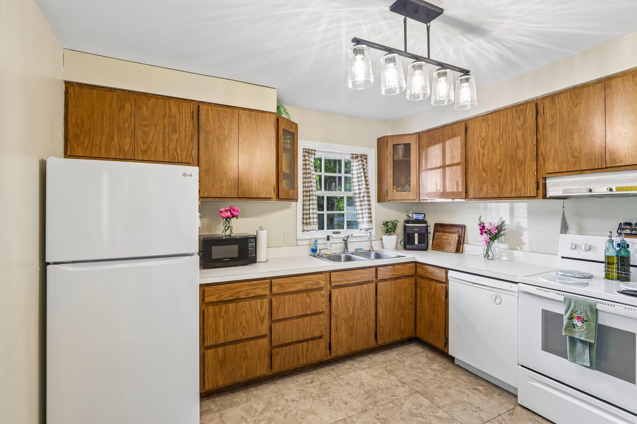 2325 Coolidge Avenue Racine, WI 53403 - Photo 15 of 48 15-web-or-mls-Coolidge Ave-S1106-015