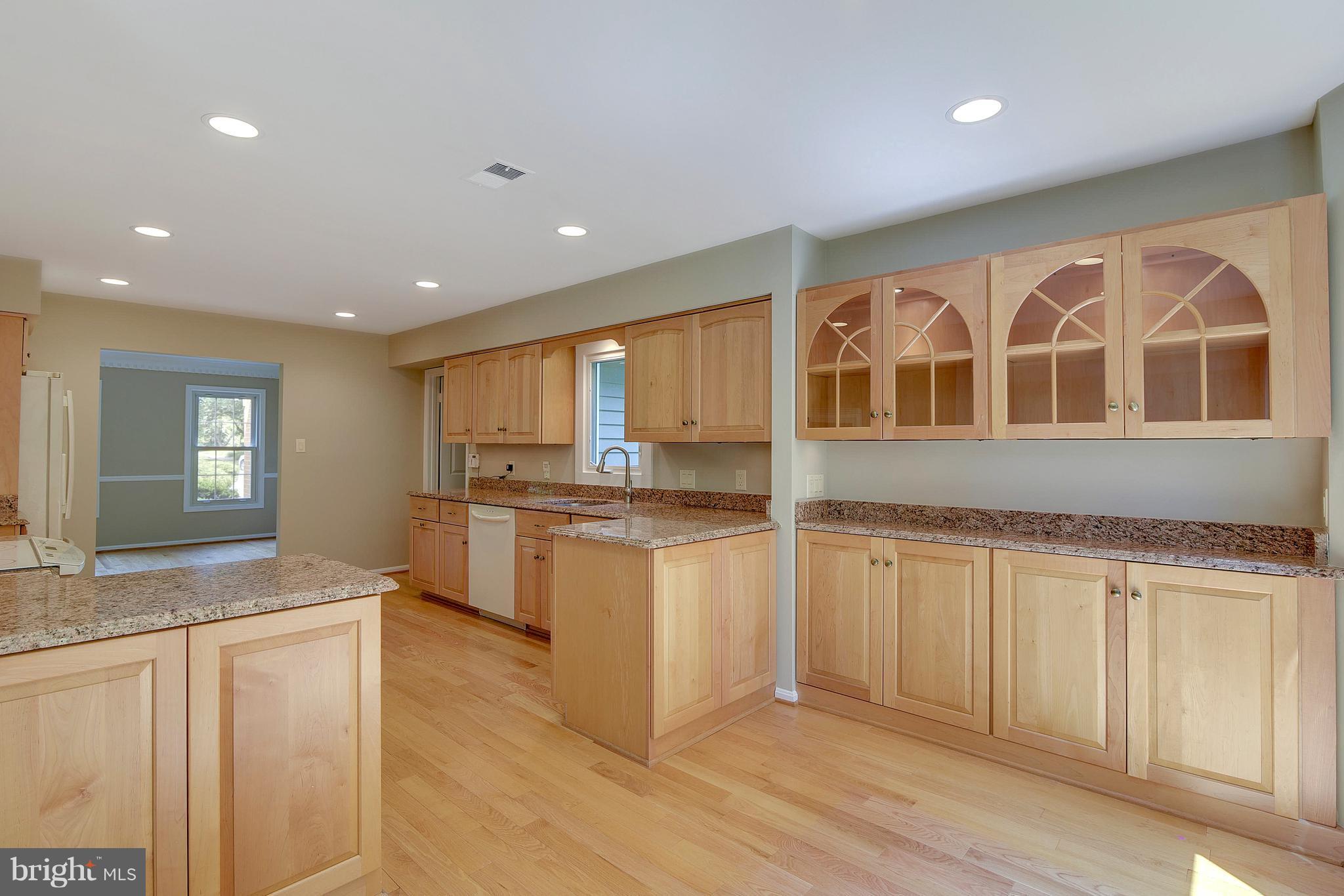11797 Grey Birch Place Reston, VA 20191 - Photo 4 of 30 Kitchen