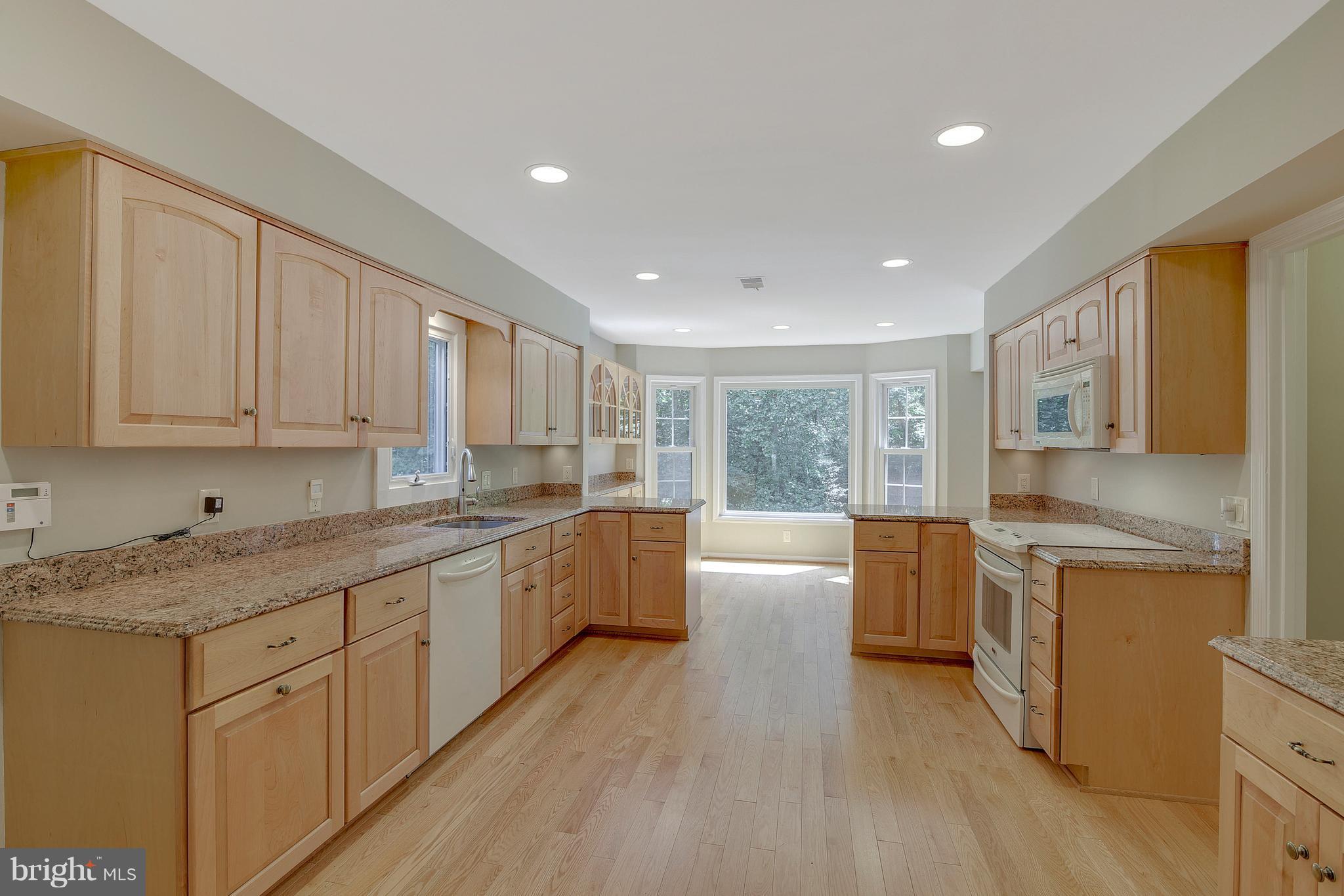 11797 Grey Birch Place Reston, VA 20191 - Photo 5 of 30 Kitchen
