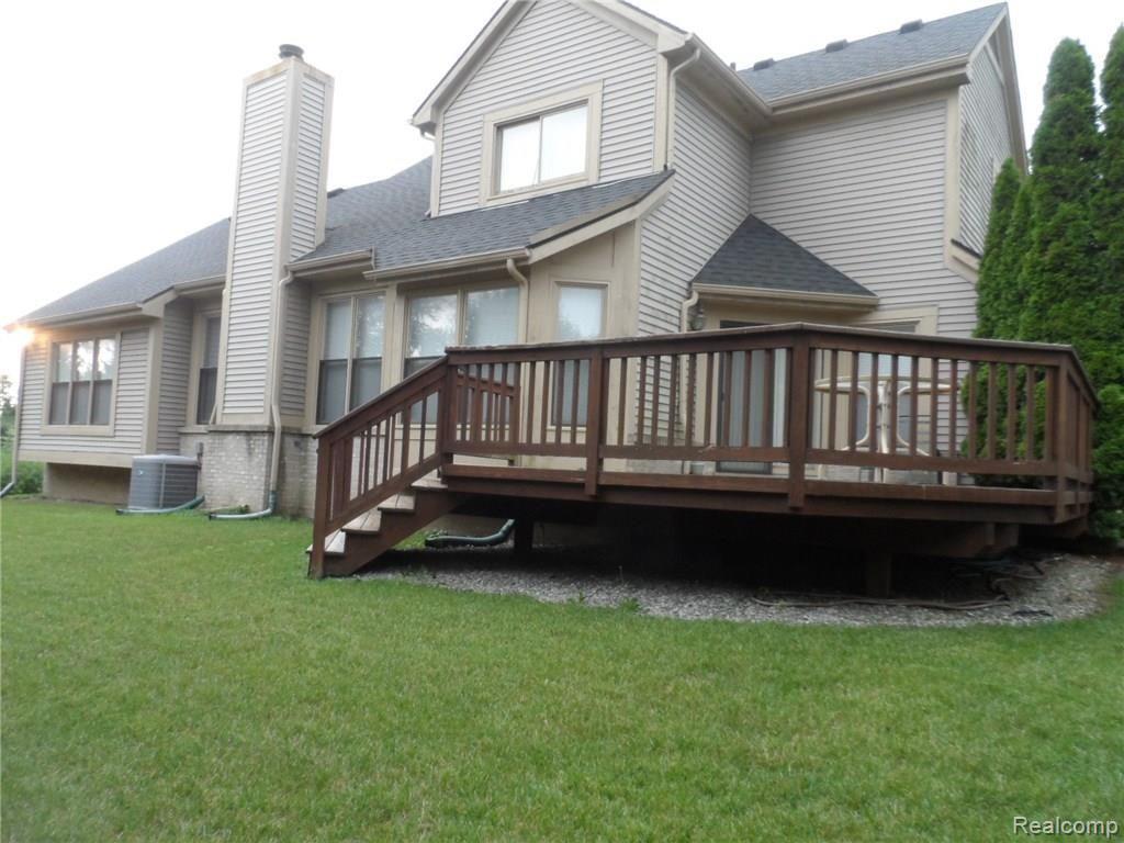 24320 Ridgeview Drive Farmington Hills, MI 48336 - Photo 6 of 13