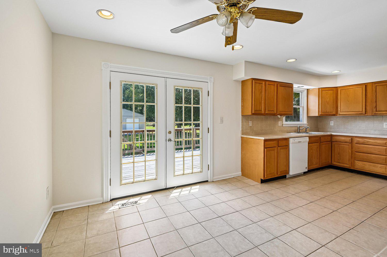 7879 Elizabeth Road Pasadena, MD 21122 - Photo 12 of 36 Eat in Kitchen