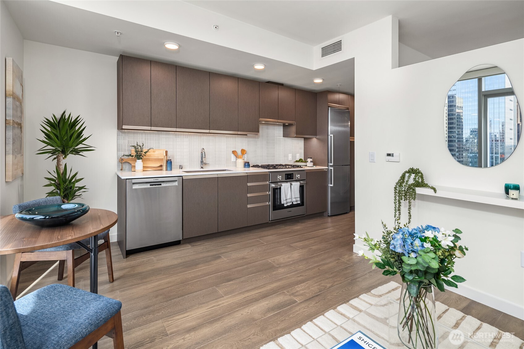 800 Columbia Street, Unit 1703 Seattle, WA 98104 - Photo 5 of 28