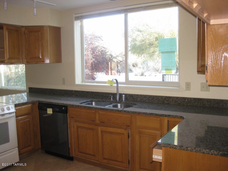 930 East Rudasill Road Tucson, AZ 85718 - Photo 4 of 18 Gallery Image 4