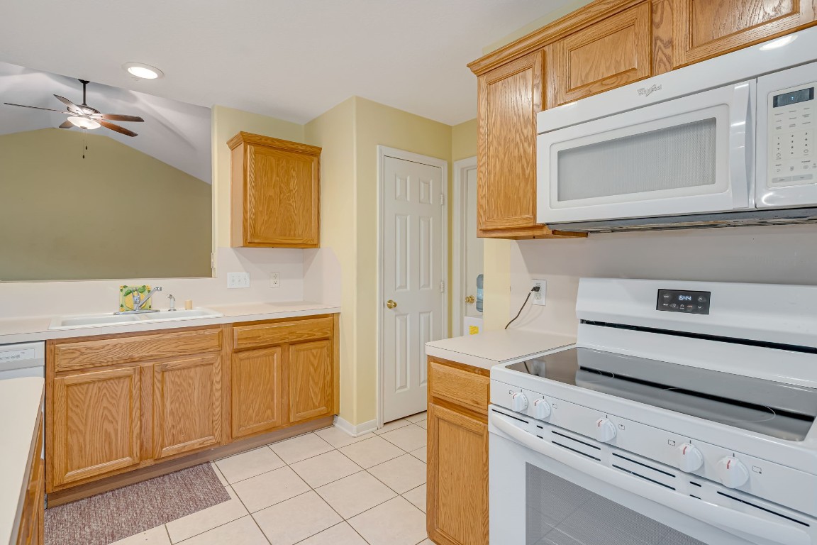 4614 Neches Trail Lane Spring, TX 77388 - Photo 18 of 29 a bathroom with a sink and a mirror