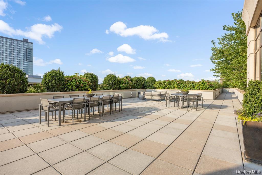 175 Huguenot Street, Unit 2503 New Rochelle, NY 10801 - Photo 30 of 32 a view of outdoor space yard and dining room