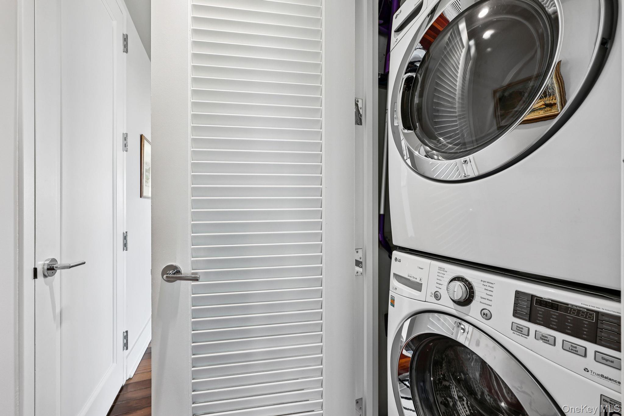 175 Huguenot Street, Unit 2503 New Rochelle, NY 10801 - Photo 5 of 32 a utility room with dryer and washer