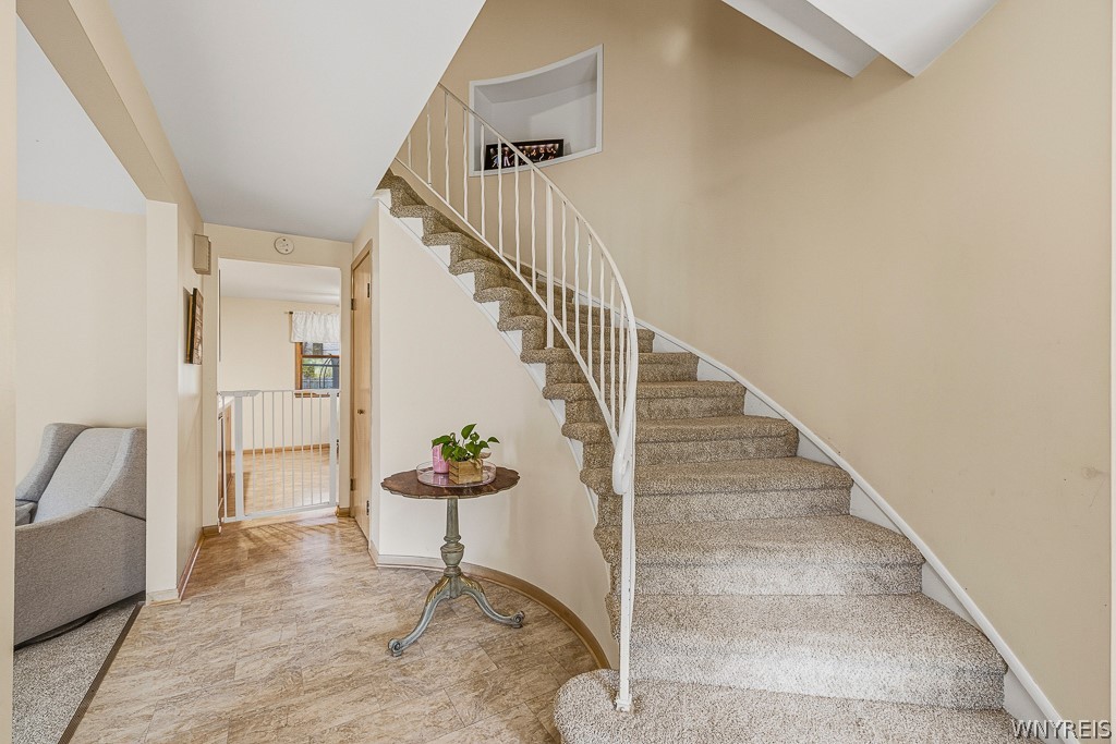 228 Countryside Lane Amherst, NY 14221 - Photo 5 of 31