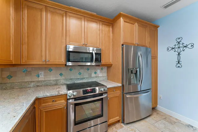 $900,000 | 455 Ocean Ridge Way, Juno Beach, FL 33408