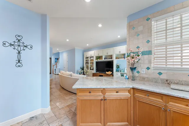 $900,000 | 455 Ocean Ridge Way, Juno Beach, FL 33408