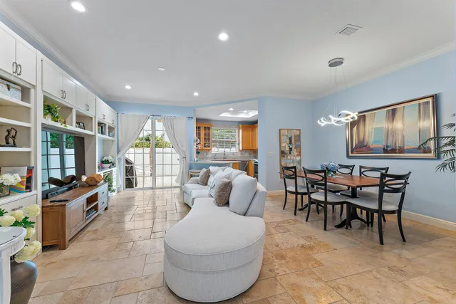 $900,000 | 455 Ocean Ridge Way, Juno Beach, FL 33408