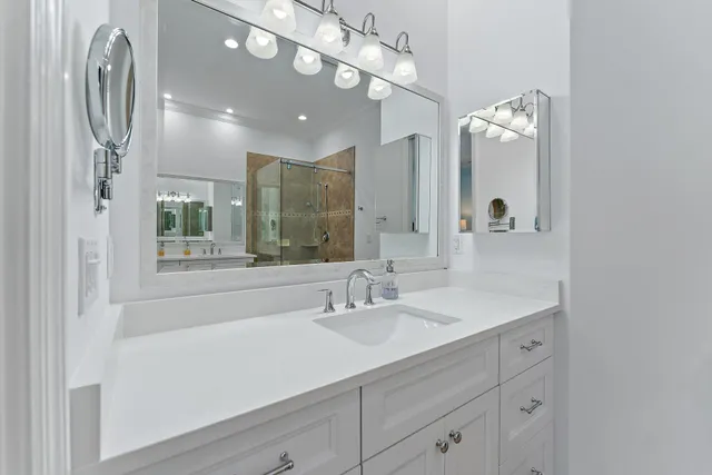 $900,000 | 455 Ocean Ridge Way, Juno Beach, FL 33408