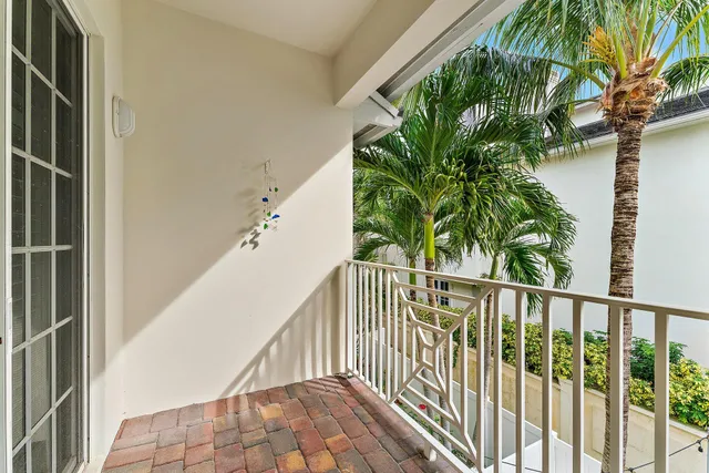 $900,000 | 455 Ocean Ridge Way, Juno Beach, FL 33408
