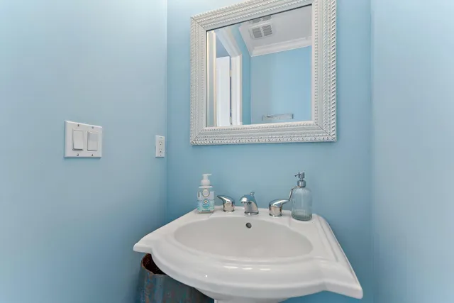 $900,000 | 455 Ocean Ridge Way, Juno Beach, FL 33408