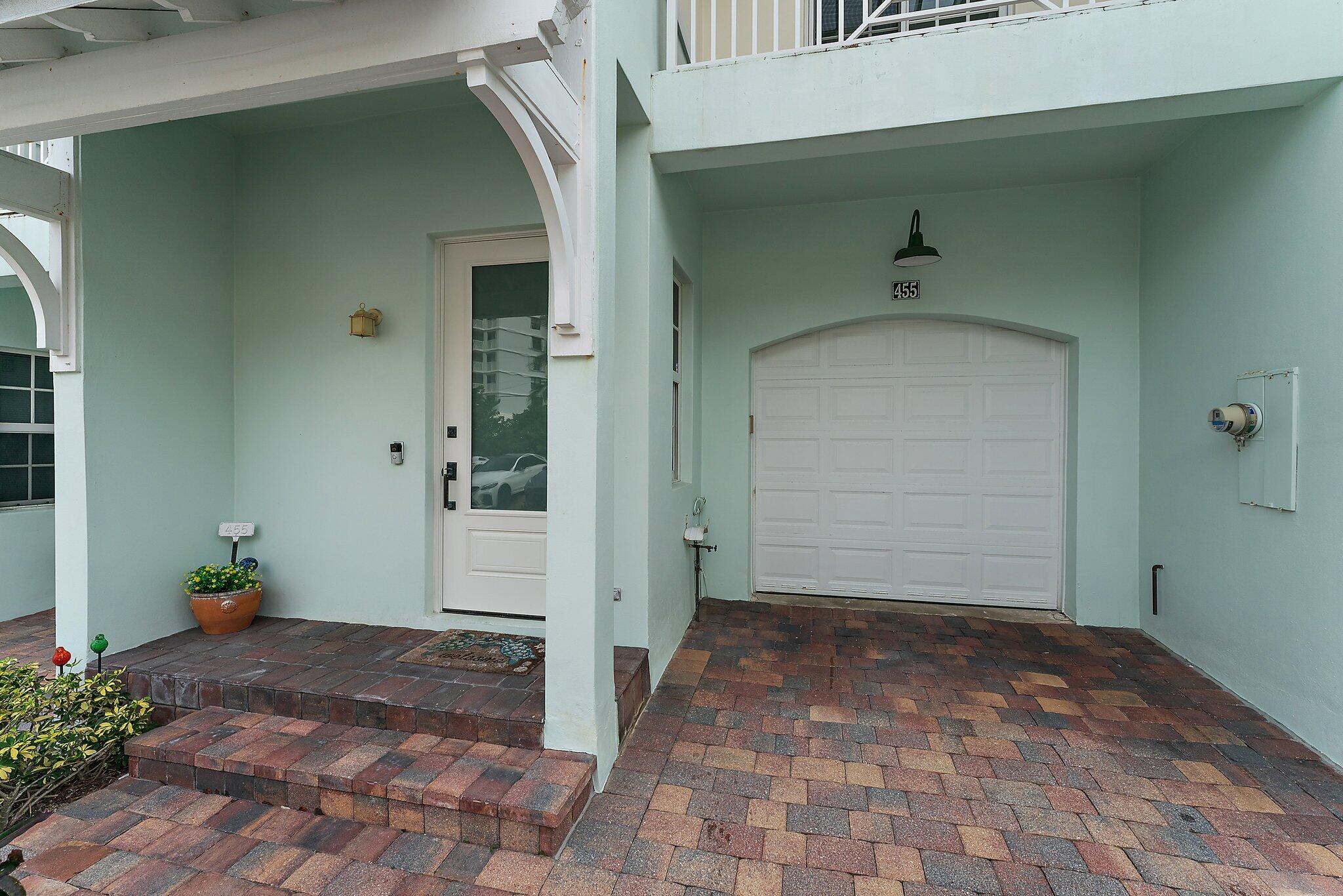 455 Ocean Ridge Way Juno Beach, FL 33408 - Photo 7 of 39 a view of entryway with a potted plant