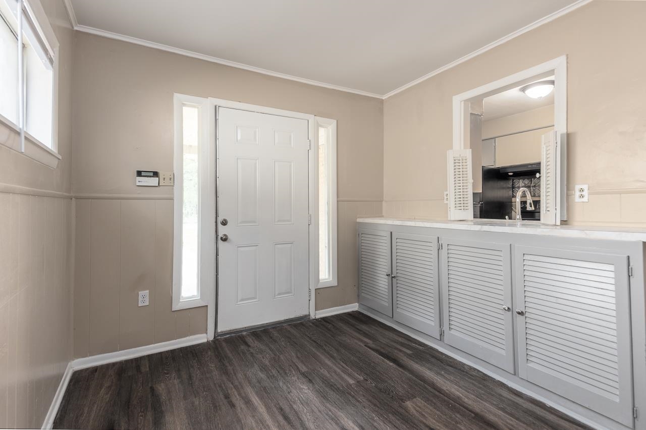 4559 Verne Road Memphis, TN 38117 - Photo 11 of 21 a view of a room with wooden floor and white walls
