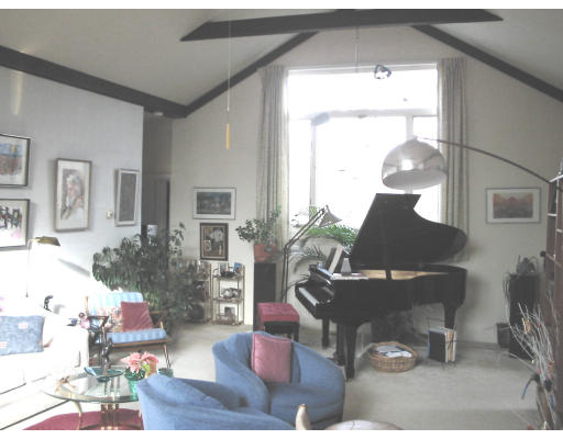 38 Grapevine Road Gloucester, MA 01930 - Photo 3 of 5