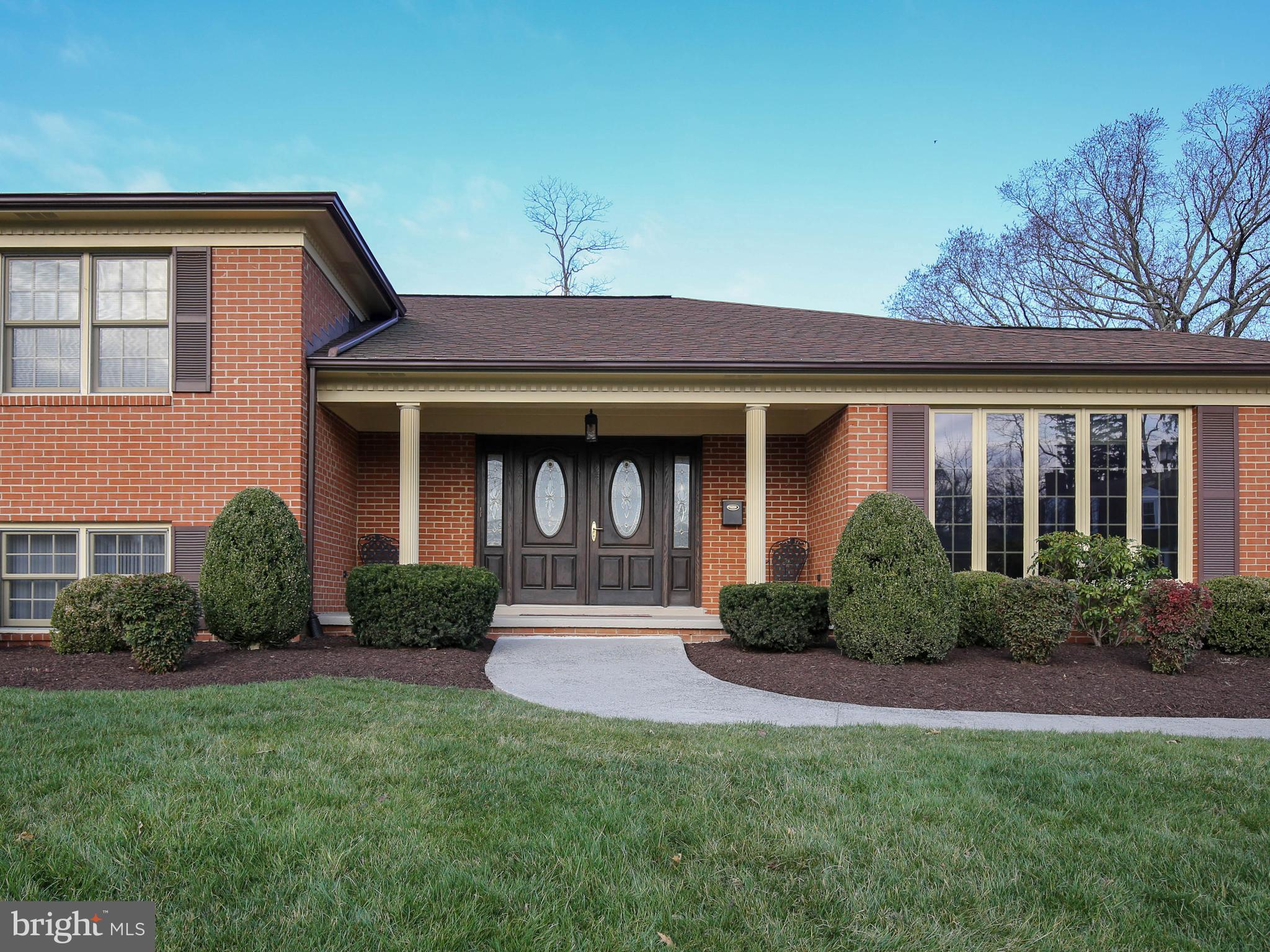 423 Mosby Drive Southwest Leesburg, VA 20175 - Photo 1 of 42 You have been waiting for a home on this street !