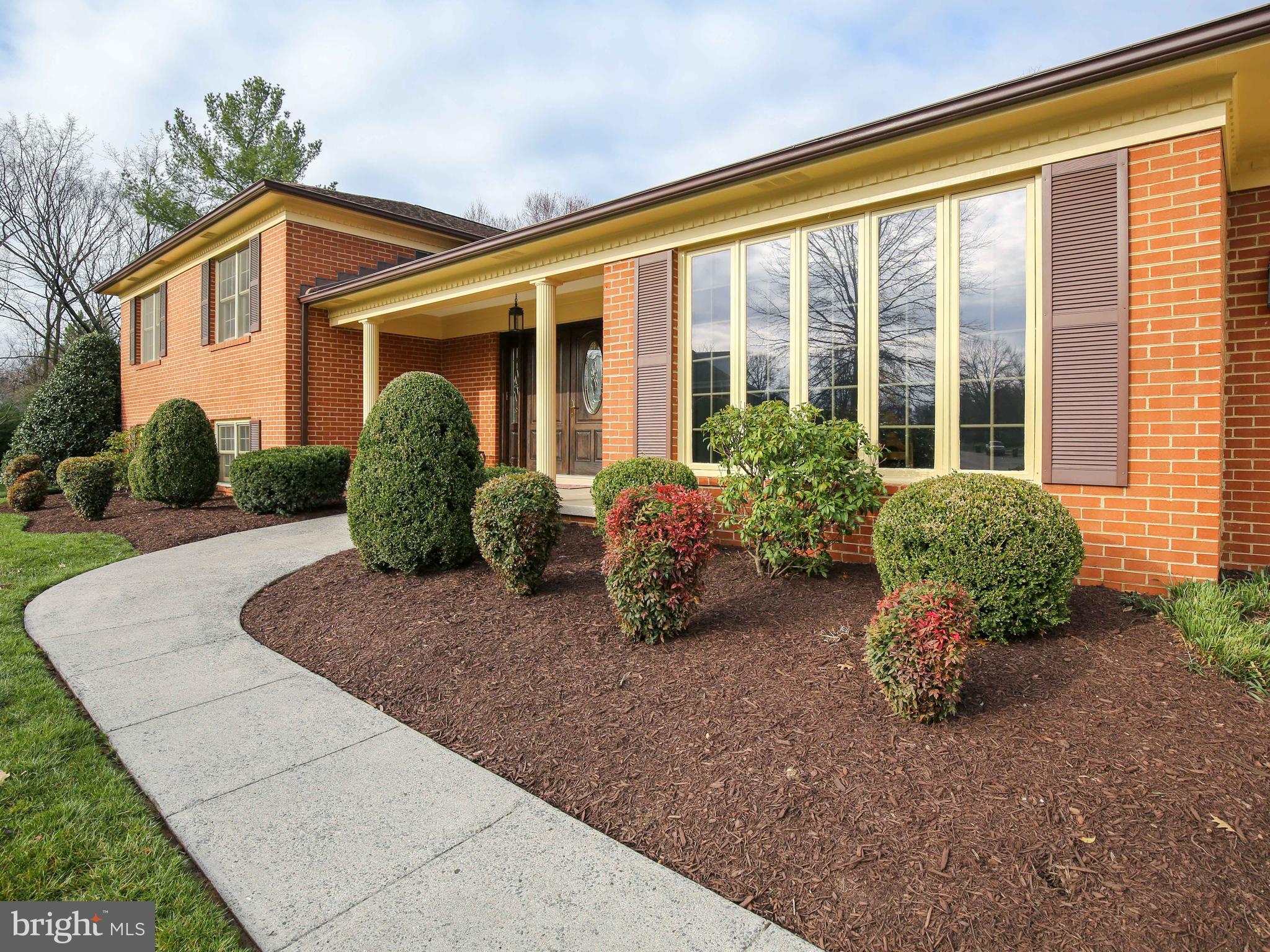 423 Mosby Drive Southwest Leesburg, VA 20175 - Photo 2 of 42 Fresh Mulch
