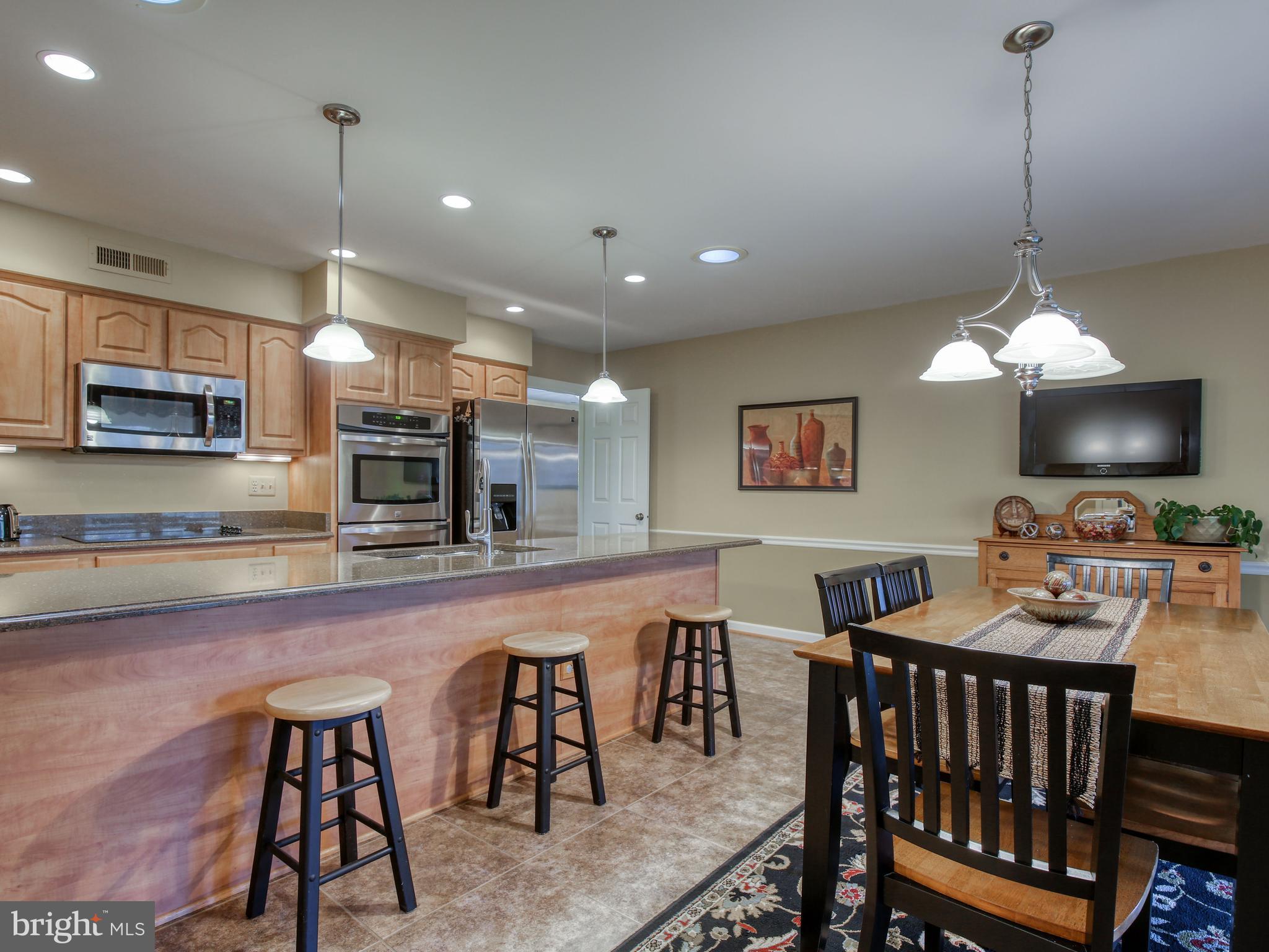 423 Mosby Drive Southwest Leesburg, VA 20175 - Photo 15 of 42 Breakfast Bar