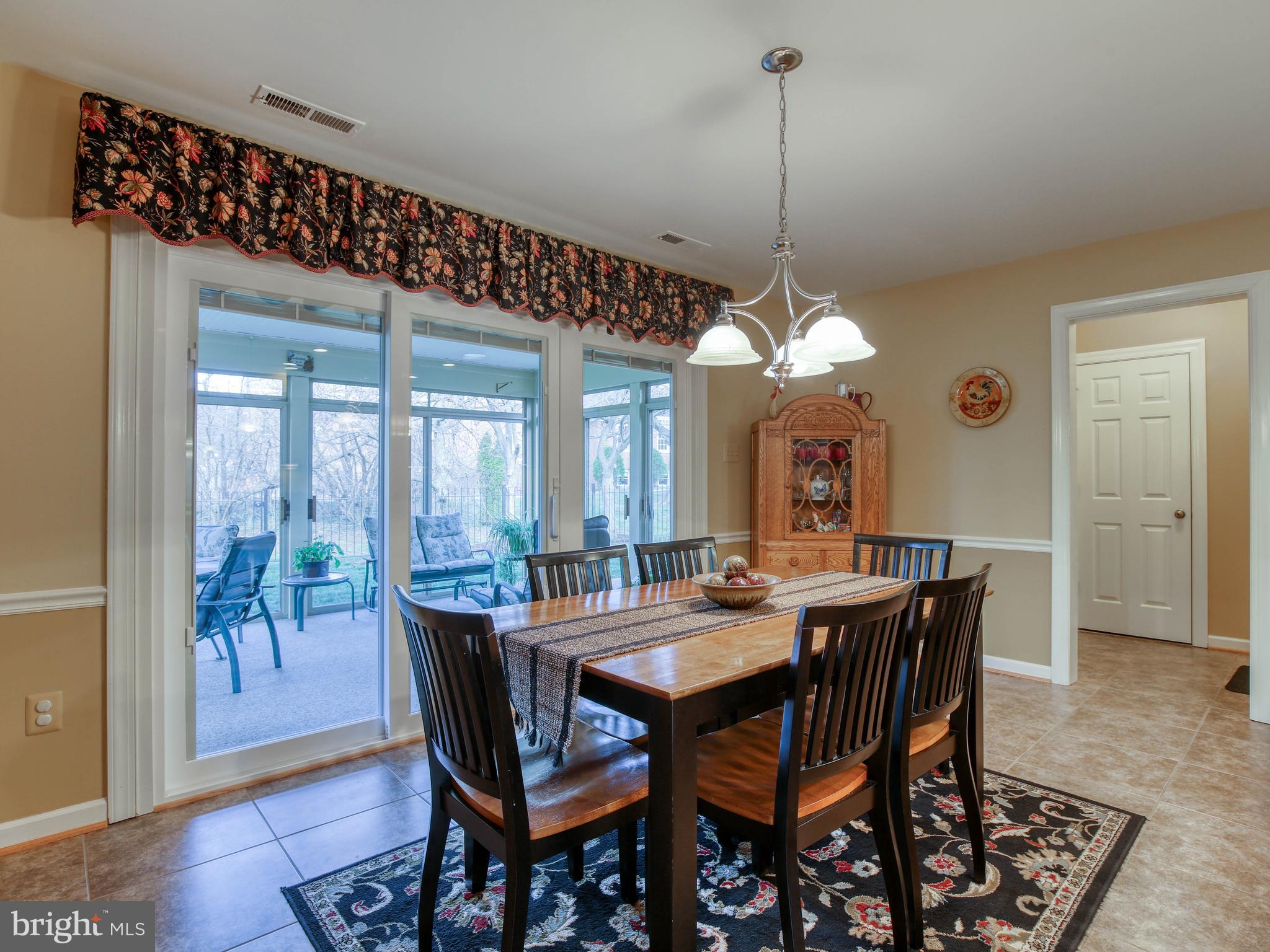 423 Mosby Drive Southwest Leesburg, VA 20175 - Photo 16 of 42 Eat-in area of the Kitchen