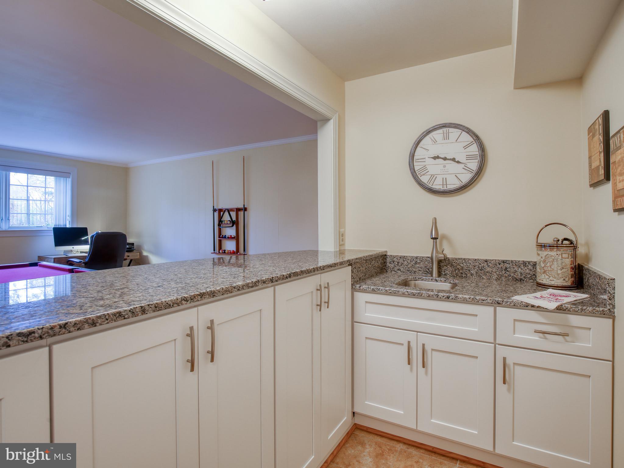 423 Mosby Drive Southwest Leesburg, VA 20175 - Photo 22 of 42 Bar/Kitchenette