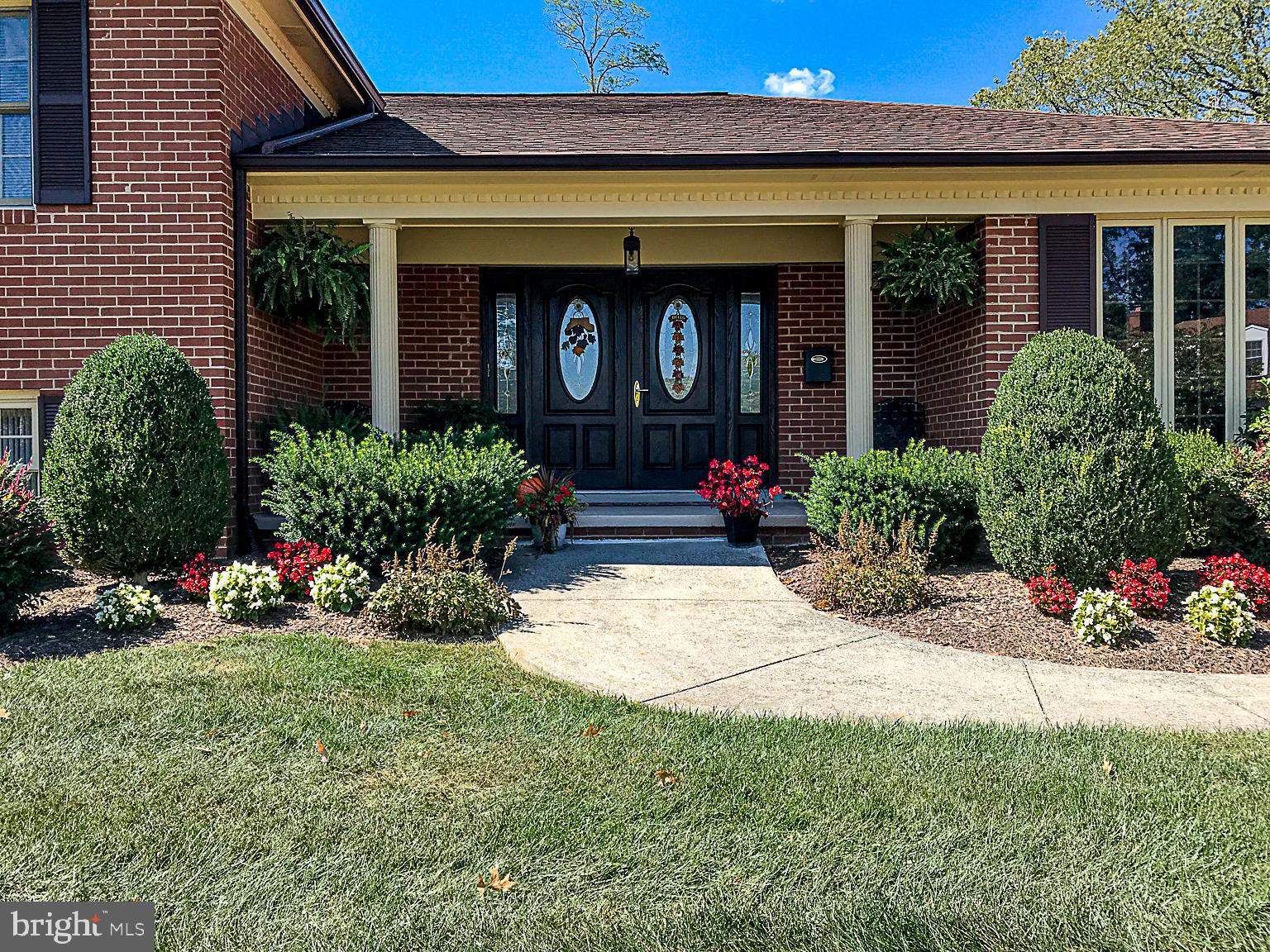 423 Mosby Drive Southwest Leesburg, VA 20175 - Photo 40 of 42 Manicured Lawn