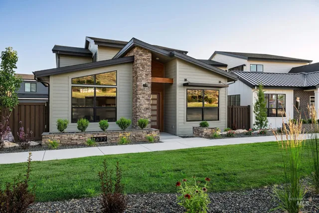 $783,900 | 11677 North Rabbitbrush Way, Boise, ID 83714