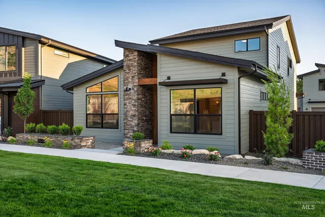 $783,900 | 11677 North Rabbitbrush Way, Boise, ID 83714