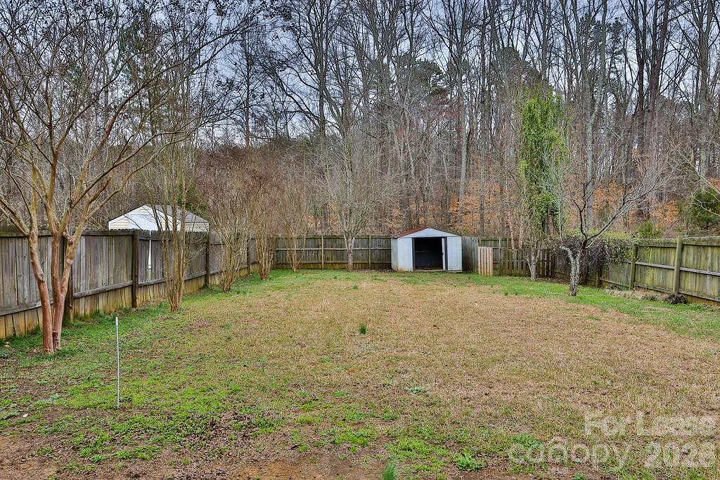 8946 Chalkstone Road Charlotte, NC 28216 - Photo 5 of 37