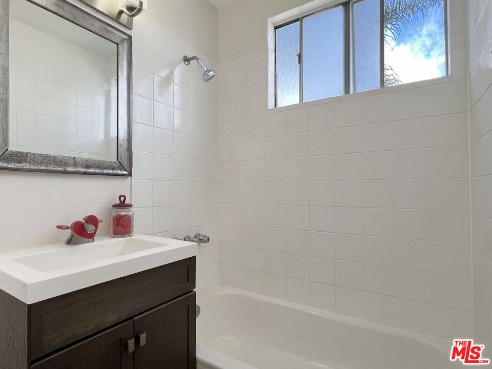 1735 East 10th Street Long Beach, CA 90813 - Photo 11 of 14