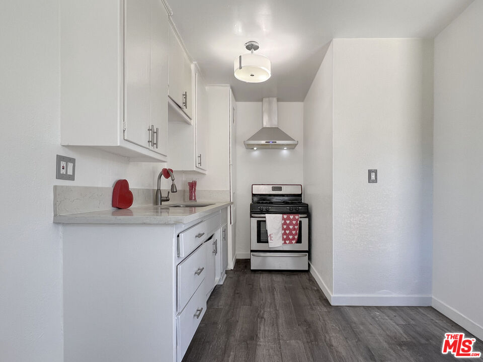1735 East 10th Street Long Beach, CA 90813 - Photo 5 of 14