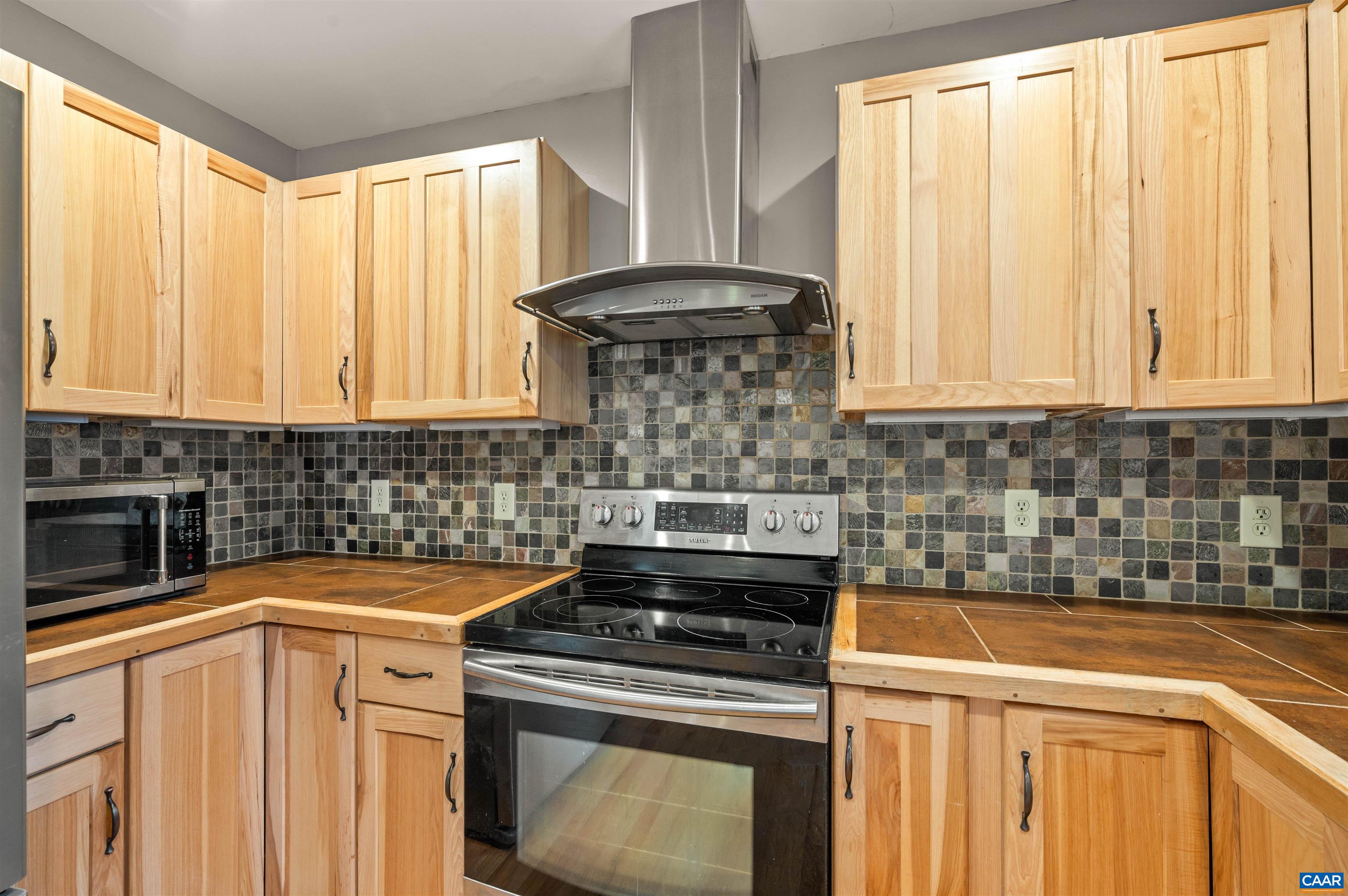 139 Fox Hollow Road Ruckersville, VA 22968 - Photo 8 of 54 a kitchen with a stove a sink and cabinets