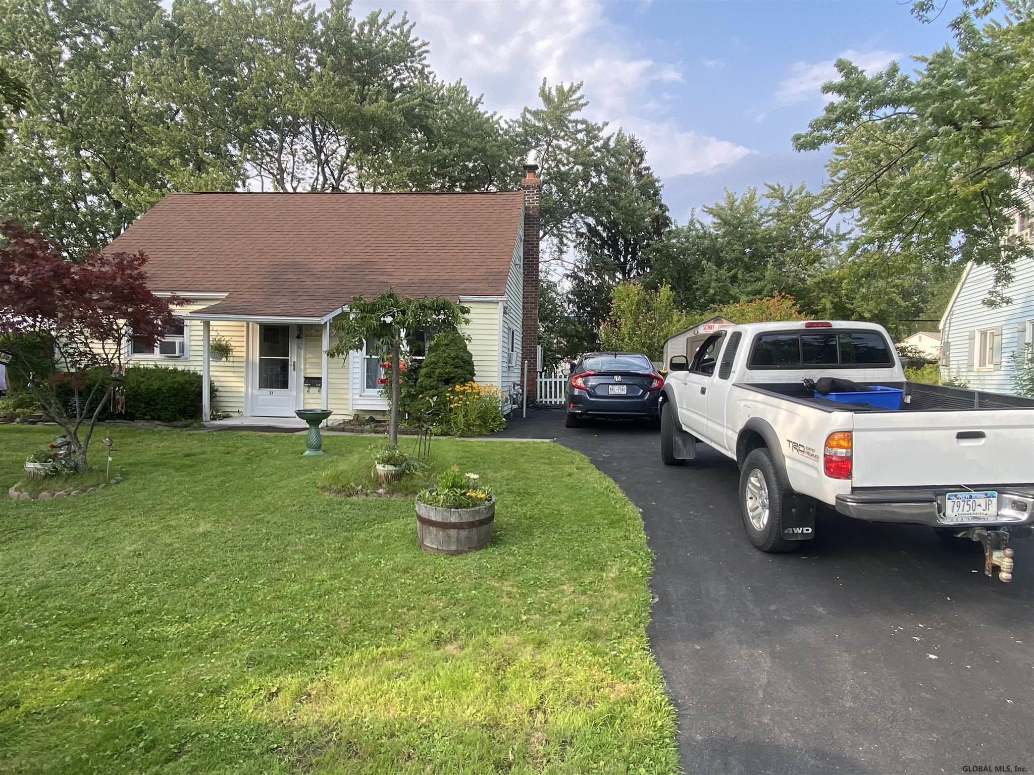 17 David Road Colonie, NY 12110 - Photo 2 of 19 Photo 2