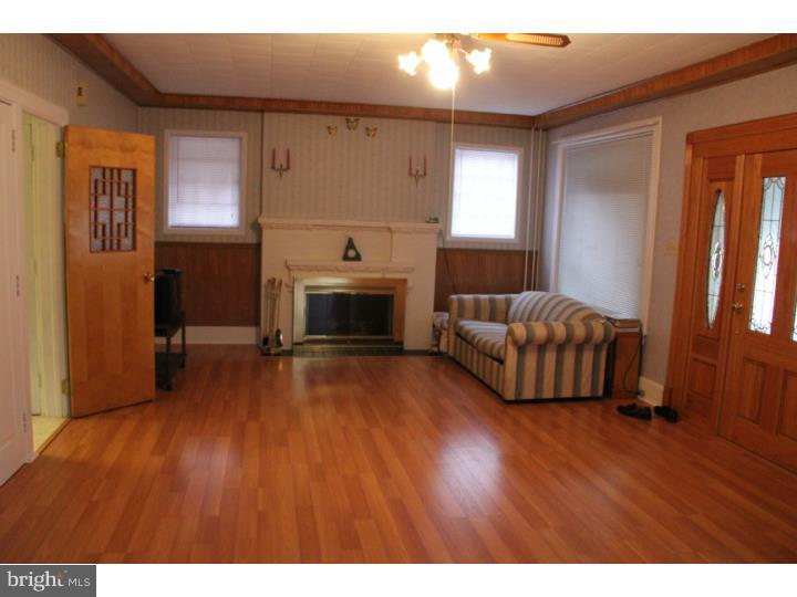 2126 Huckleberry Road Allentown, PA 18104 - Photo 4 of 14 Living Room