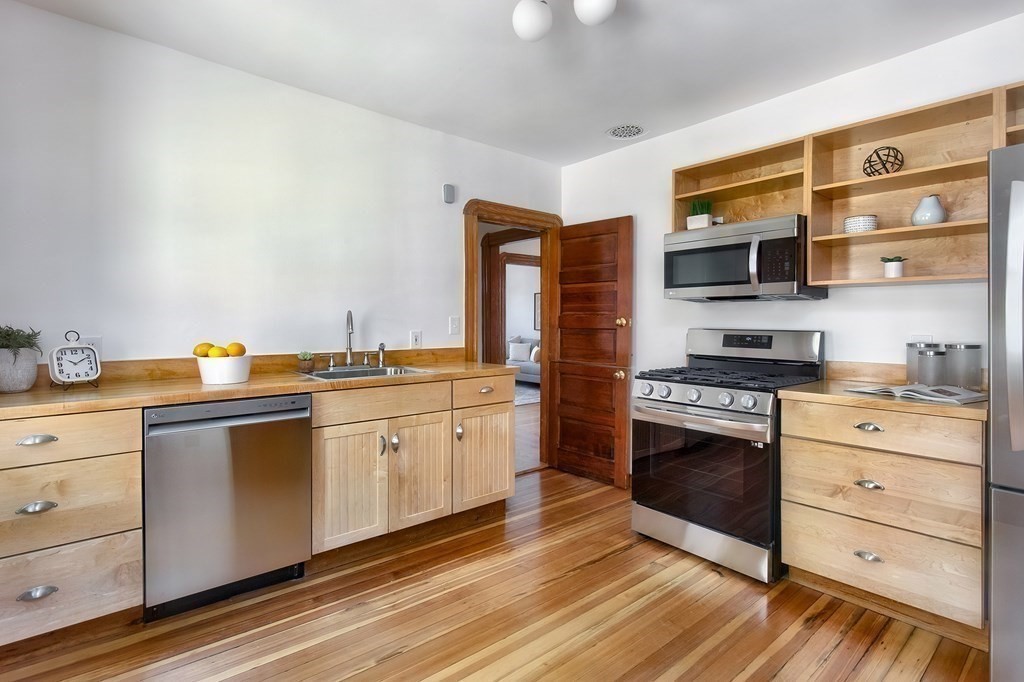 33-35 Gold Star Road Cambridge, MA 02140 - Photo 8 of 31