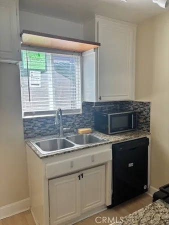 $2,450 | 7035 Woodley Avenue, Van Nuys, CA 91406