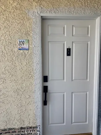 $2,450 | 7035 Woodley Avenue, Van Nuys, CA 91406