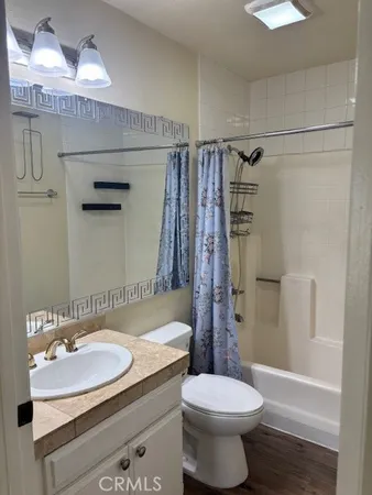 $2,450 | 7035 Woodley Avenue, Van Nuys, CA 91406